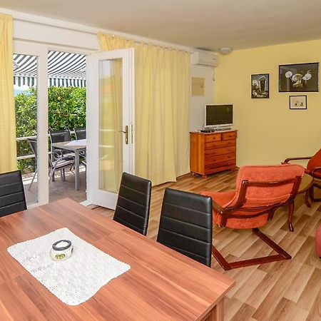 Holiday Home Ловиште Экстерьер фото