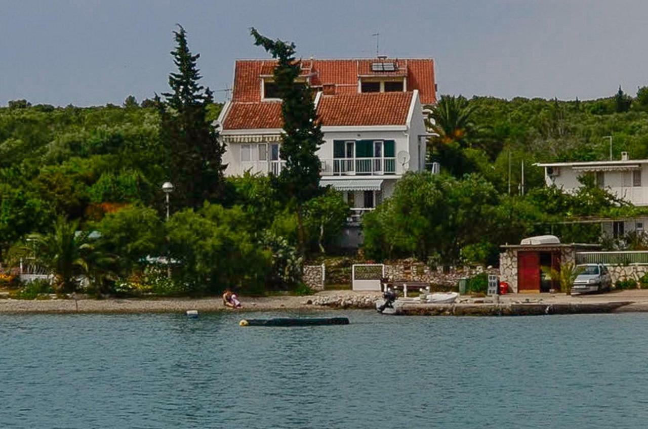 Holiday Home Ловиште Экстерьер фото
