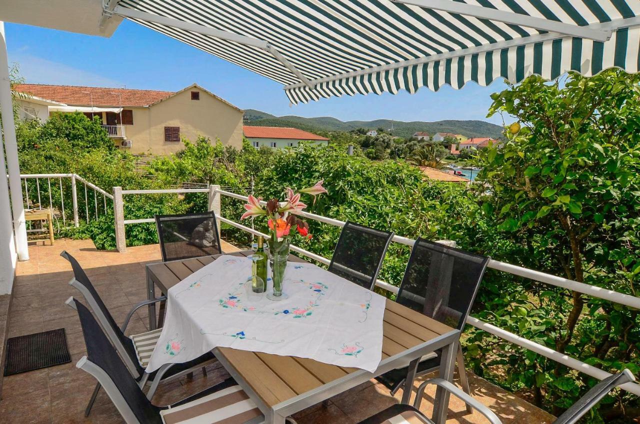 Holiday Home Ловиште Экстерьер фото
