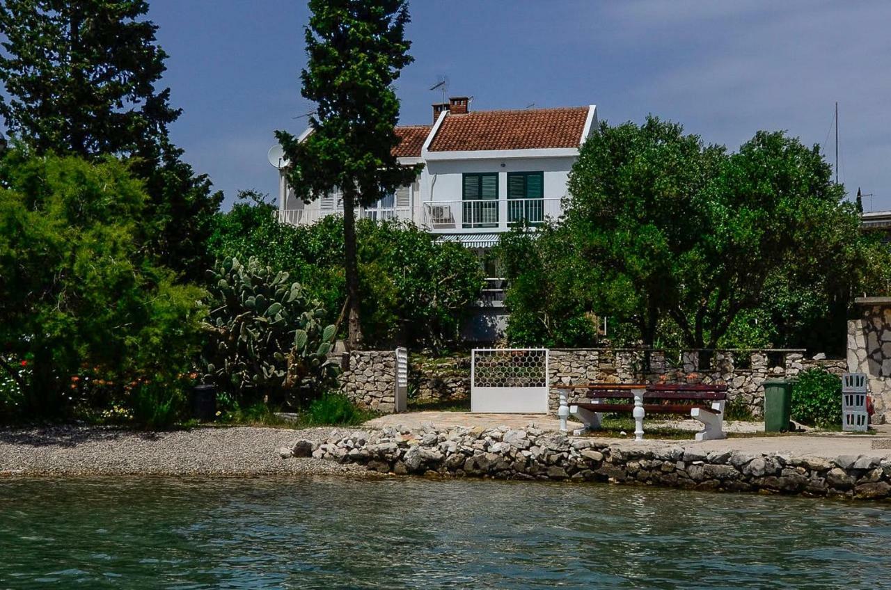 Holiday Home Ловиште Экстерьер фото