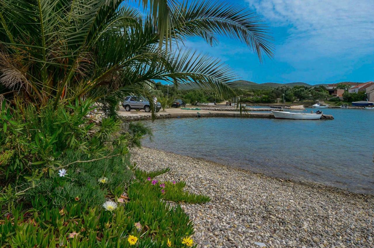 Holiday Home Ловиште Экстерьер фото