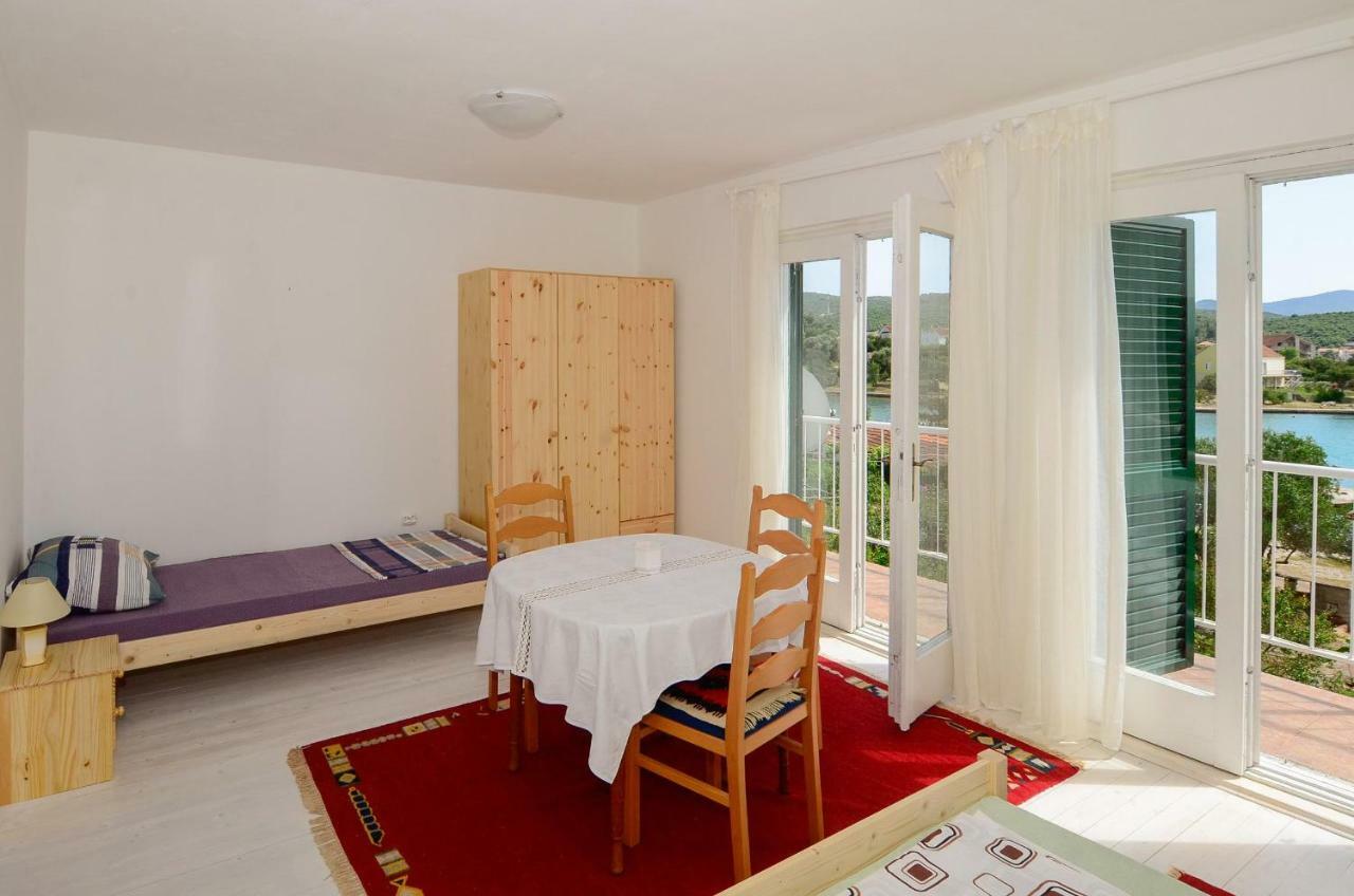Holiday Home Ловиште Экстерьер фото