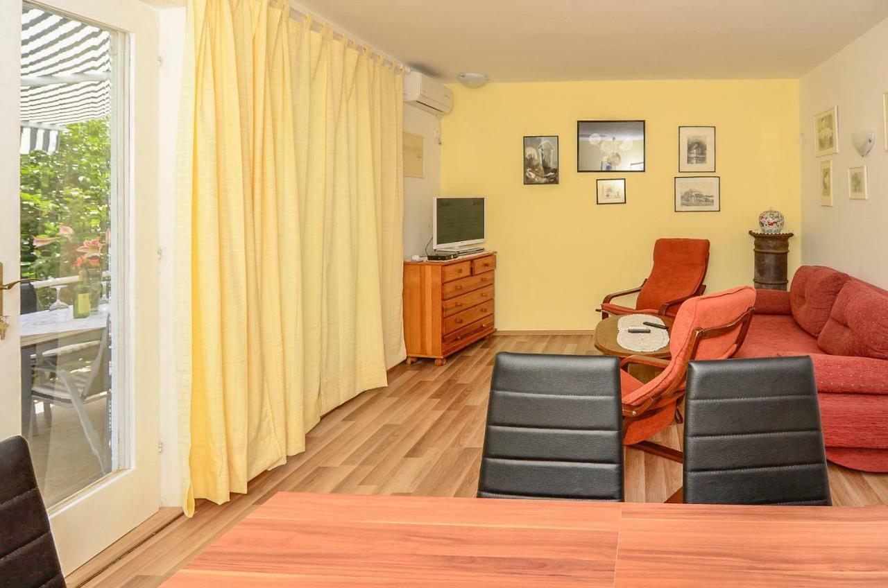 Holiday Home Ловиште Экстерьер фото