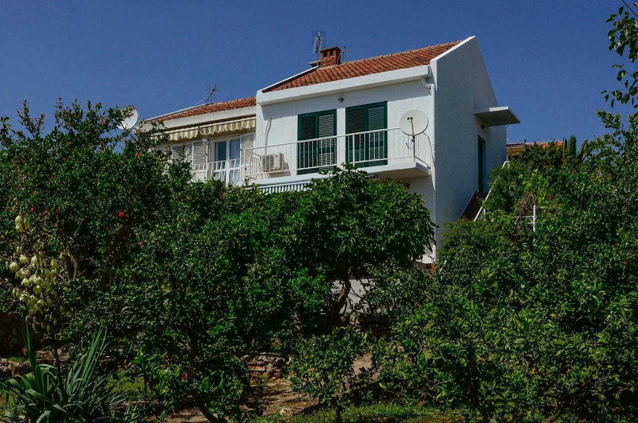 Holiday Home Ловиште Экстерьер фото