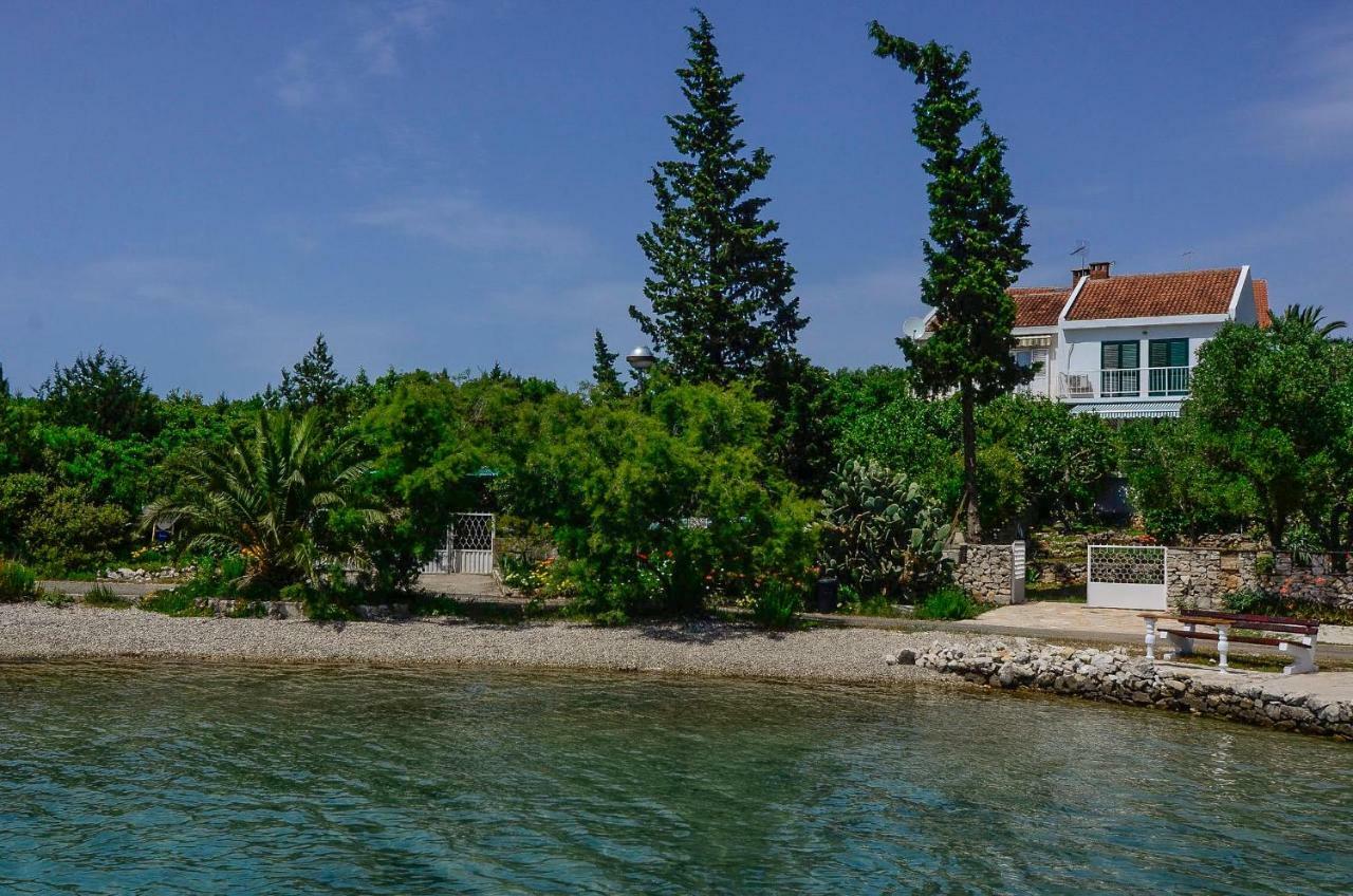 Holiday Home Ловиште Экстерьер фото
