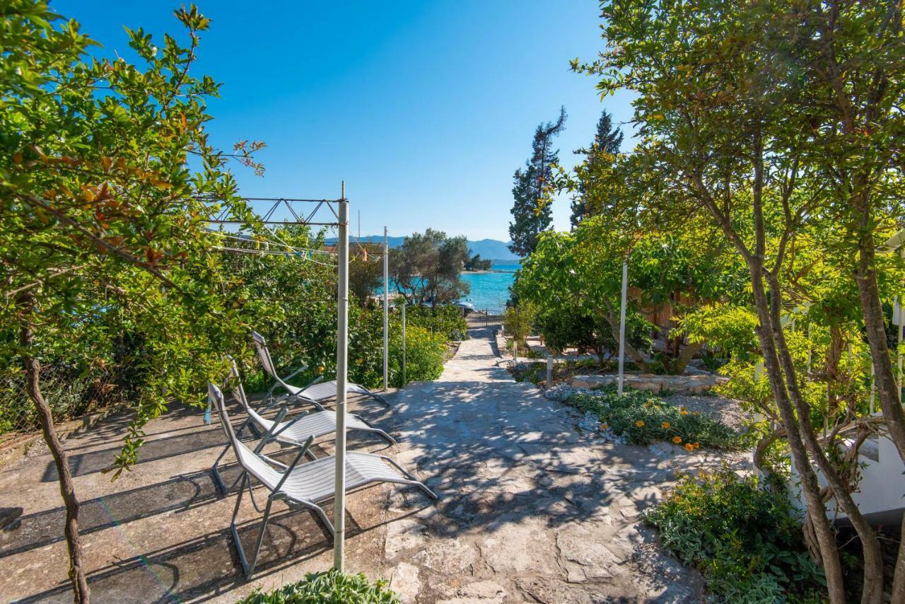 Holiday Home Ловиште Экстерьер фото