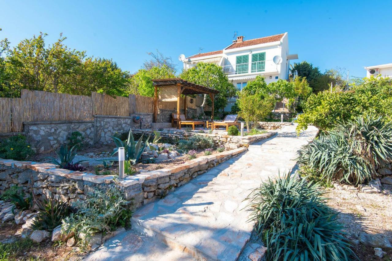 Holiday Home Ловиште Экстерьер фото